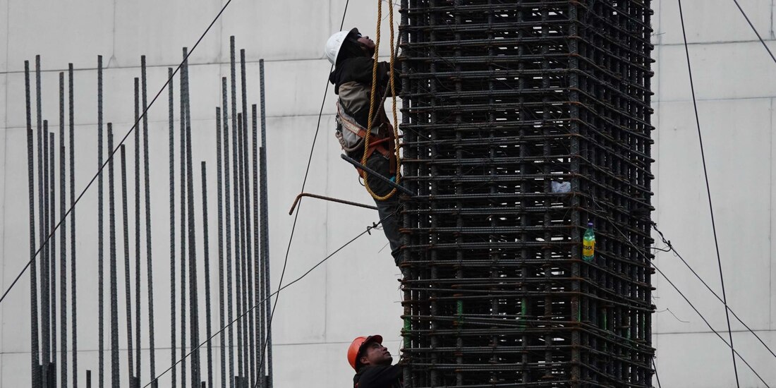 En la imagen, trabajadores de la construcción