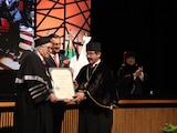 El gobernador Américo Villarreal y el rector Dámaso Anaya presiden la entrega del Doctorado Honoris Causa al secretario de Salud, David Kershenobich.