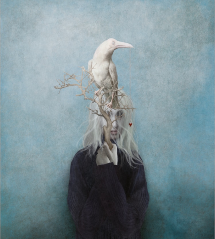 A través de metáforas visuales retrata el estado de ánimo de la protagonista.