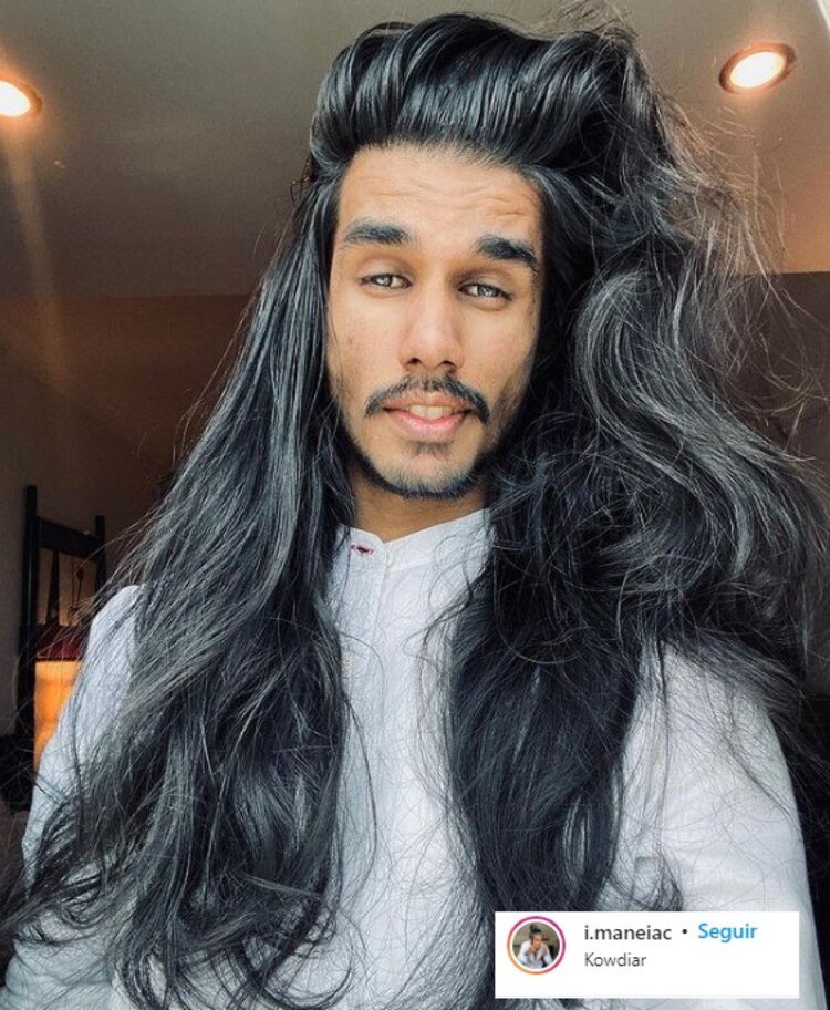 Internautas lo quieren como modelo por su cabello llamativo