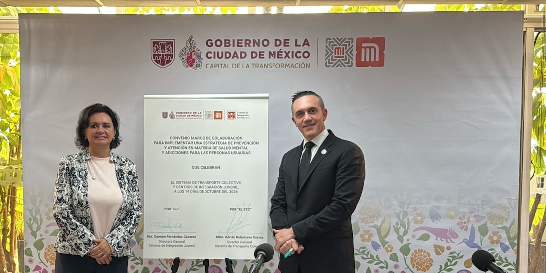 A la derecha el director del Metro.