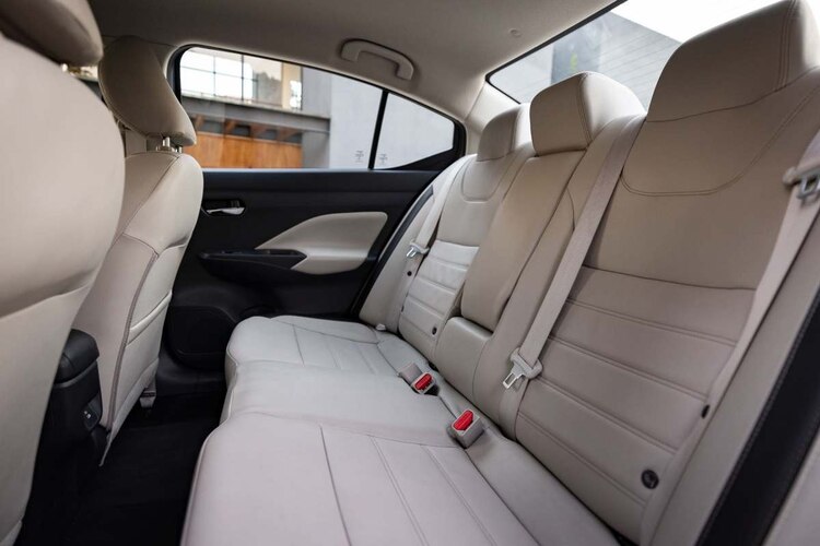 Gracias a sus cinco asientos, el sedán más querido por los mexicanos ofrece el espacio ideal para toda la familia.