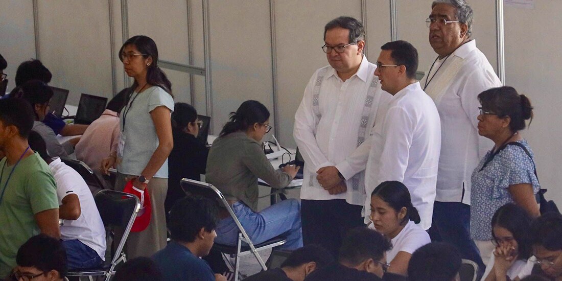 EL RECTOR estuvo ayer en el ejercicio realizado en Oaxaca.