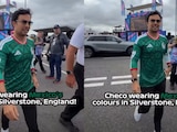 Checo Perez con la playera de México.