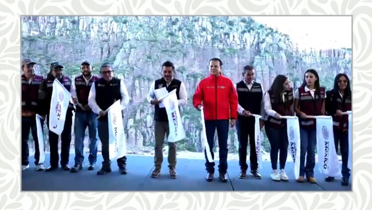 El director de la Comisión Nacional del Agua (Conagua) y el gobernador encabezan el acto protocolario de arranque de la megaobra hidráulica en El Nayar, Durango.