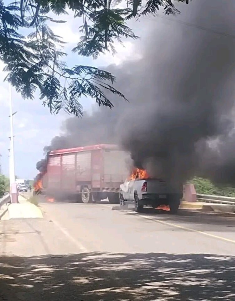 En Tabasco ola violenta deja 9 muertos.