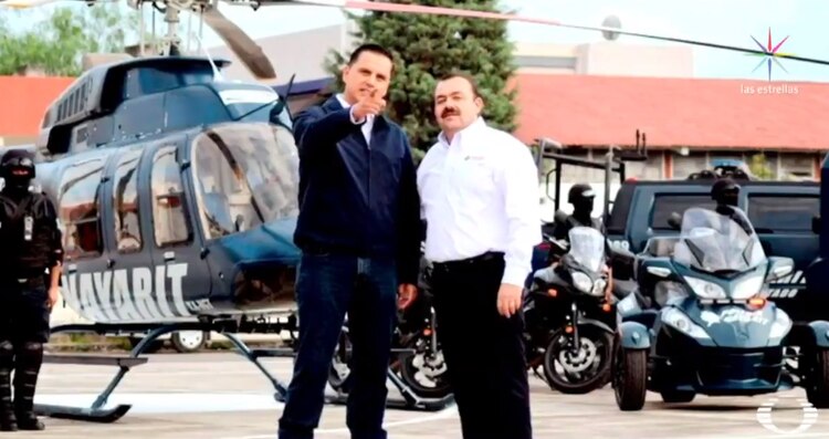 El exmandatario nayarita y su entonces fiscal, Edgar Veytia, en imagen de archivo. Hoy, el primero enfrenta una orden de aprehensión y el segundo está preso en EU.