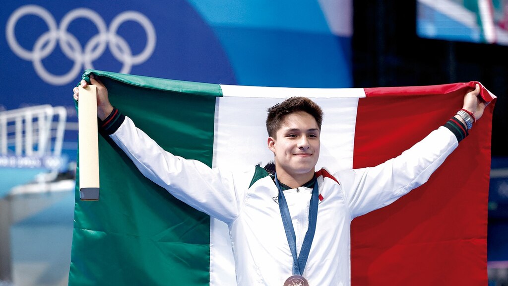 El capitalino en uno de sus saltos, ayer, en Francia.