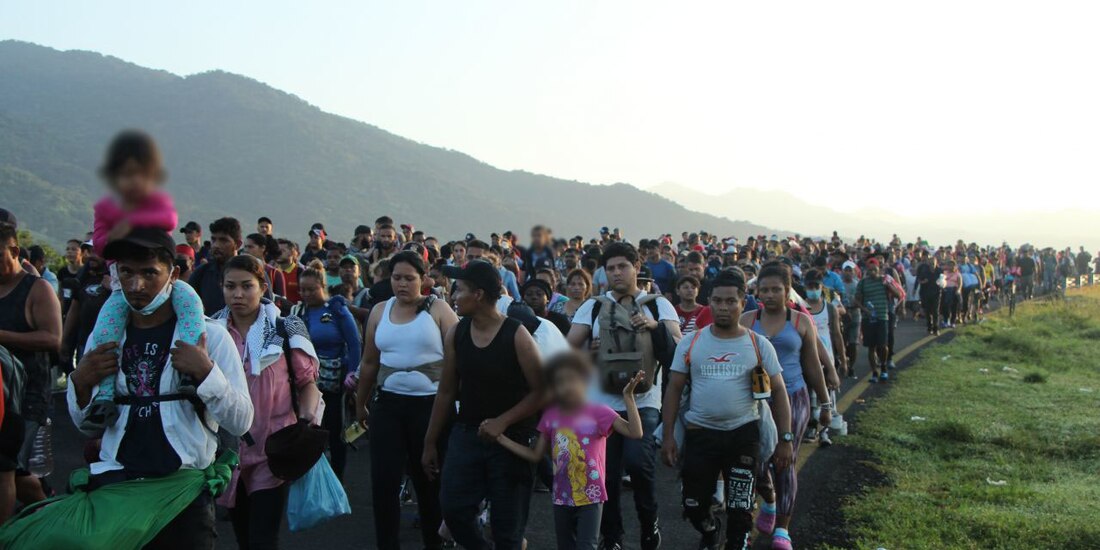 El titular de Pueblo sin Fronteras dijo a La Razón que Migración mantiene una estrategia para deshacer la caravana y comenzar con el proceso de deportación.