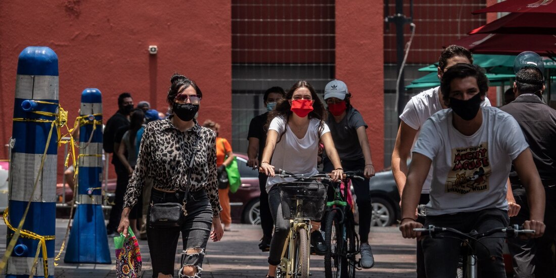 Capitalinos en calles de Coyoacán