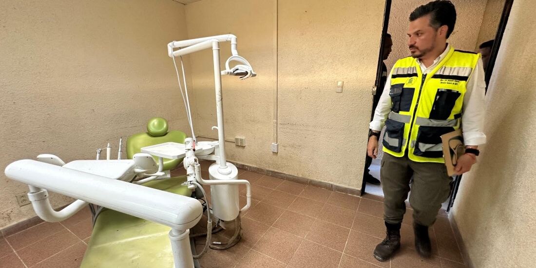 Zoé Robledo supervisa la operación de hospitales del IMSS en Veracruz.