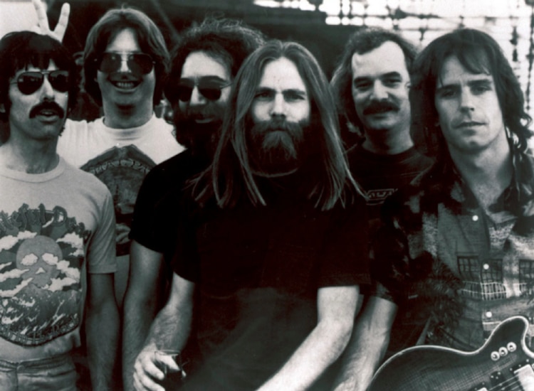 De izquierda a derecha, Mickey Hart, Phil
Lesh, Jerry Garcia, Brent Mydland, Bill
Kreutzmann y Bob Weir de los Grateful Dead