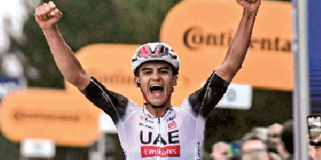 Isaac del Toro festeja tras asegurar
la victoria, ayer.