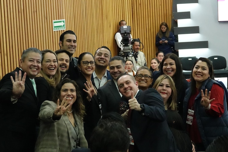 Celebran registro de su abanderada presidencial.