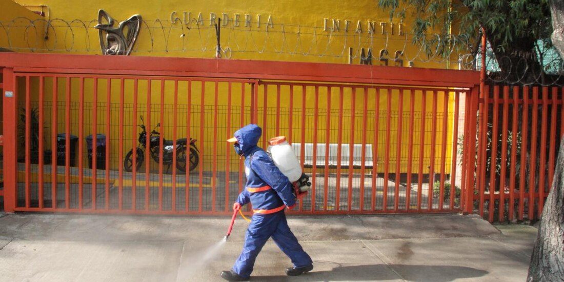 Personal de limpieza y desinfección.