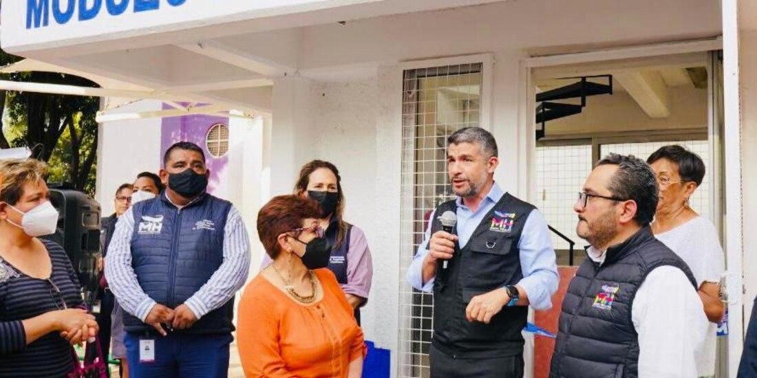 El alcalde en Miguel Hidalgo en un módulo de seguridad.