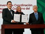 QUERÉTARO, QUERÉTARO, 22ENERO2024.- Mauricio Kuri, gobernador de Querétaro; Andrés Manuel López Obrador, Presidente de México, y Germán Martínez Santoyo, director general de la Comisión Nacional del Agua (Conagua), firmaron un convenio de colaboración para proveer de agua potable a la entidad queretana, entre los proyectos destacan la creación de una planta de tratamiento de aguas residuales y la modernización de la presa El Batán, durante la mañanera. FOTO: PRESIDENCIA/CUARTOSCURO.COM