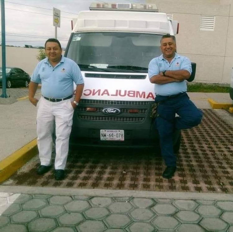 Paramédicos del ISSSTE realizan su labor con compromiso y vocación de servicio.