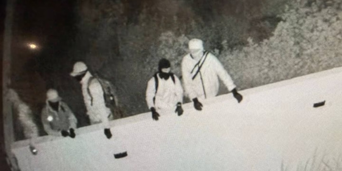 Los asaltantes fueron capturados en cámara.