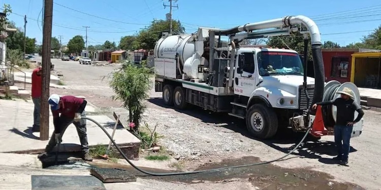 Conagua refuerza suministro de agua y desalojo de inundaciones en nueve entidades