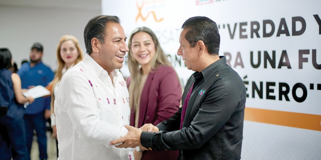 EL FISCAL Luis Llaven y el gobernador de Chiapas, Eduardo Ramírez, el lunes pasado.