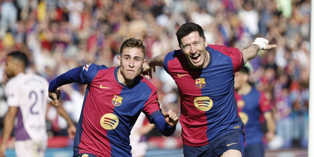 Robert Lewandowski festeja su anotación, ayer, con el Barcelona para mantenerse como líderes en España.