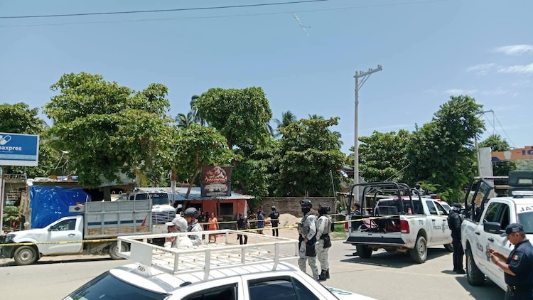 Autoridades aseguraron el punto en el que fue asesinado el exalcalde.