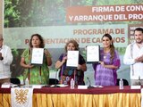 Evelyn Salgado firma convenio para el arranque del Programa de Pavimentación de Caminos Rurales 2023.
