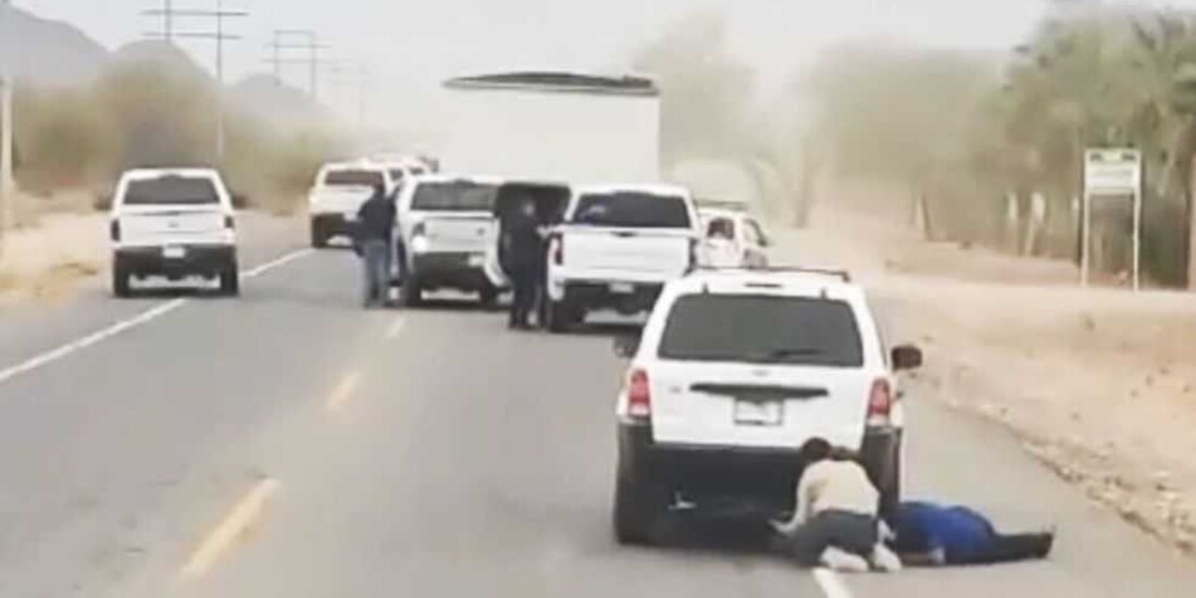 Tiroteo entre delincuentes y fuerzas del orden en la carretera Hermosillo-Bahía de Kino, en Sonora, el pasado sábado.