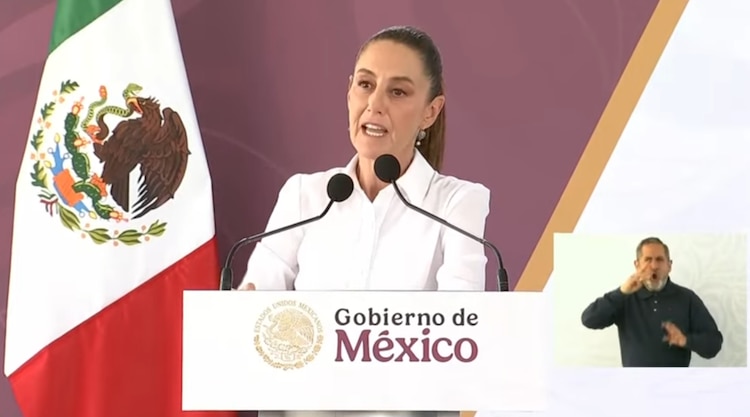 Claudia Sheinbaum durante un evento público en Texcoco, Estado de México.