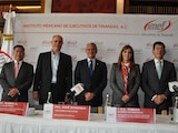 Integrantes del IMEF en conferencia de prensa.