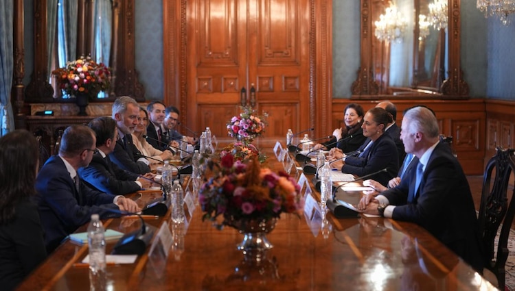 Los mandatarios de ambas naciones encabezaron una mesa de trabajo de alto nivel acompañada por sus respectivas comitivas diplomáticas.