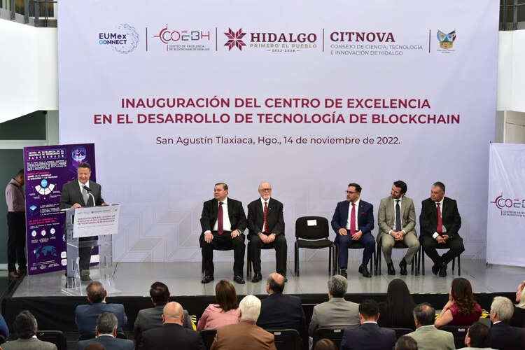 "Pobreza se combate con riqueza y uso de tecnología", aseguró Julio Menchaca.