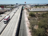 Los trabajos en las vialidades laterales registran un avance superior al 92 por ciento.