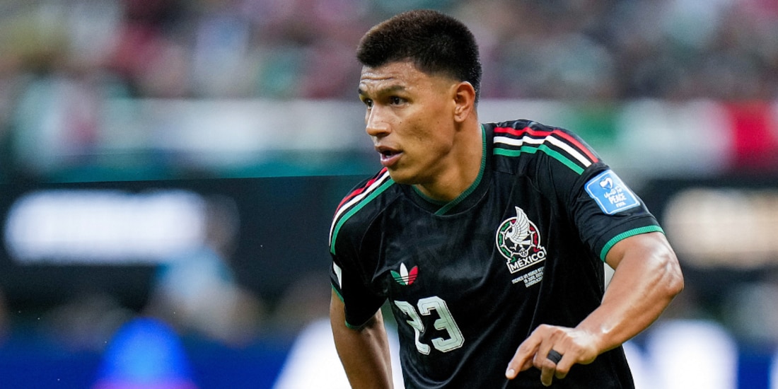 Jesús Gallardo durante el partido ante Corea del Sur.
