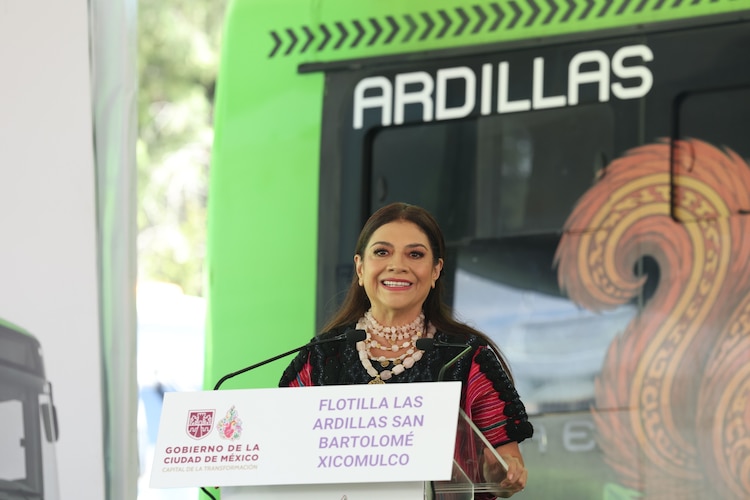 La jefa de Gobierno, Clara Brugada, encabeza el arranque de las nuevas unidades de RTP "Las Ardillas" en Milpa Alta.