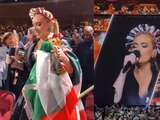 Adele celebra la Independencia de México en Las Vegas vestida de muñeca Lele (VIDEO)