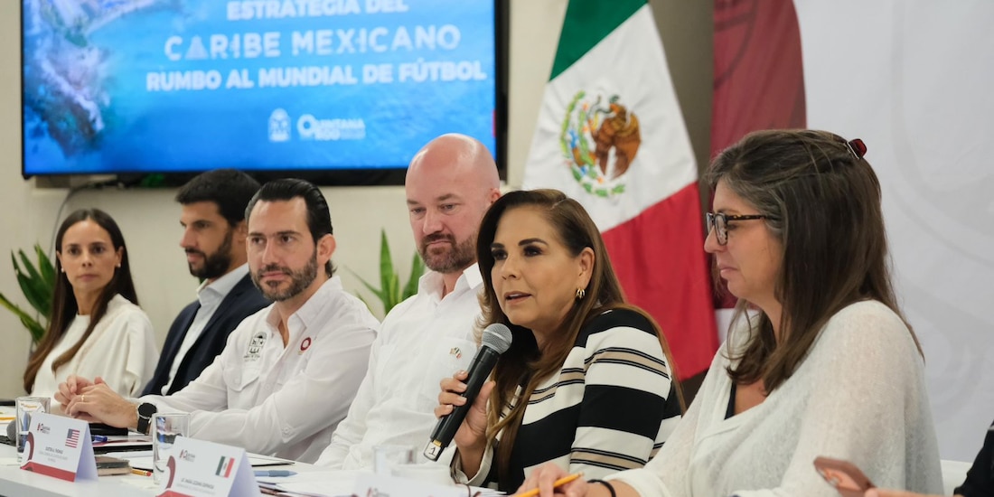 Al centro de la imagen, Mara Lezama, gobernadora constitucional.