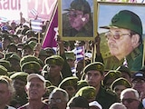 Miles de personas marcharon ayer, en La Habana, en apoyo al expresidente.