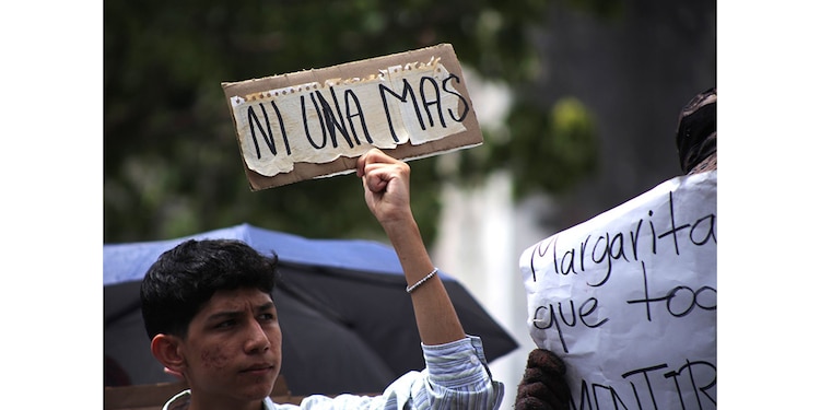 Colectivos feministas pidieron al Senado modificar la iniciativa de Ley General para Prevenir, Investigar y Sancionar el Delito de Feminicidio.