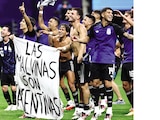La Asamblea Legislativa de las islas Falkland recordó que la Asociación del
Futbol Argentino ya fue sancionada por
un hecho similar en 2014.