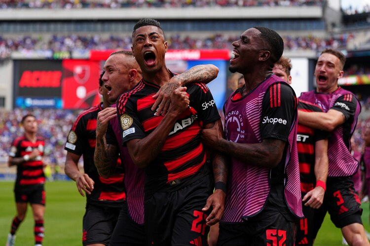 Futbolistas del Flamengo celebran un gol en el Mundial de Clubes 2025.