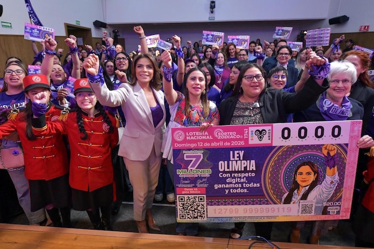 Autoridades de la Secretaría de las Mujeres y Lotería Nacional presentan el billete conmemorativo de la Ley Olimpia.