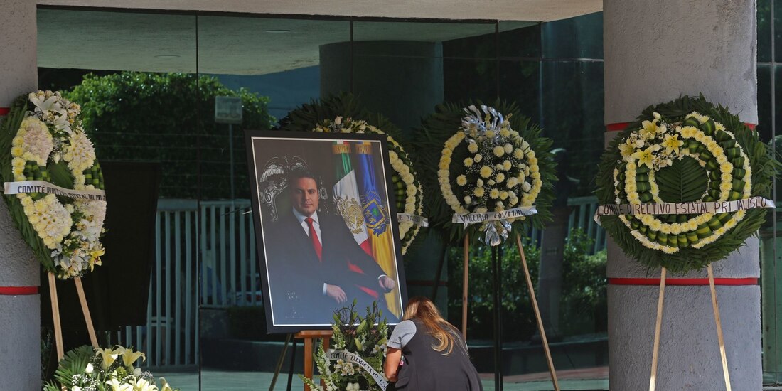 Hoy en las instalaciones de Comité Directivo Estatal del PRI, se colocó un altar en honor al exgobernador de Jalisco, Jorge Aristóteles Sandoval Díaz.