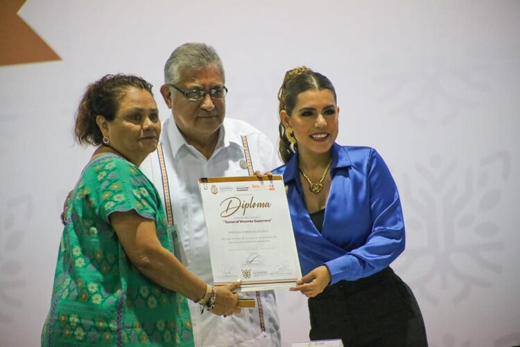 Destacan la entrega del Programa Estatal de Carrera Administrativa en 2022, con inversión de más de 7.2 mdp anualizados para 496 trabajadores