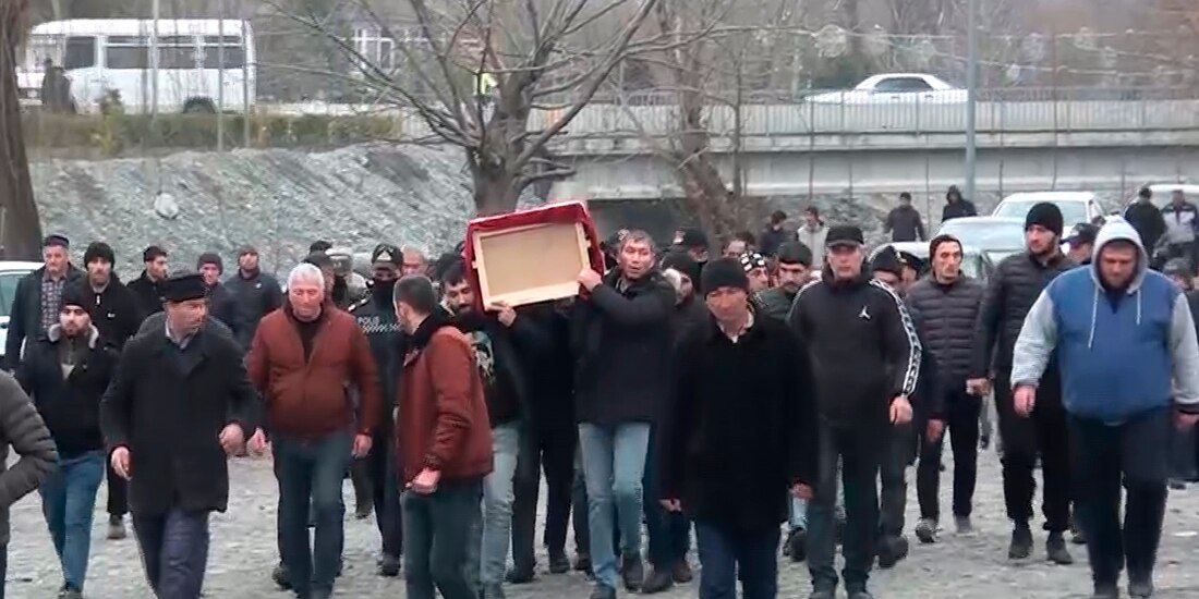 ceremonia funeraria por una de las víctimas del avionazo, ayer, en Bakú, capital de Azerbaiyán.