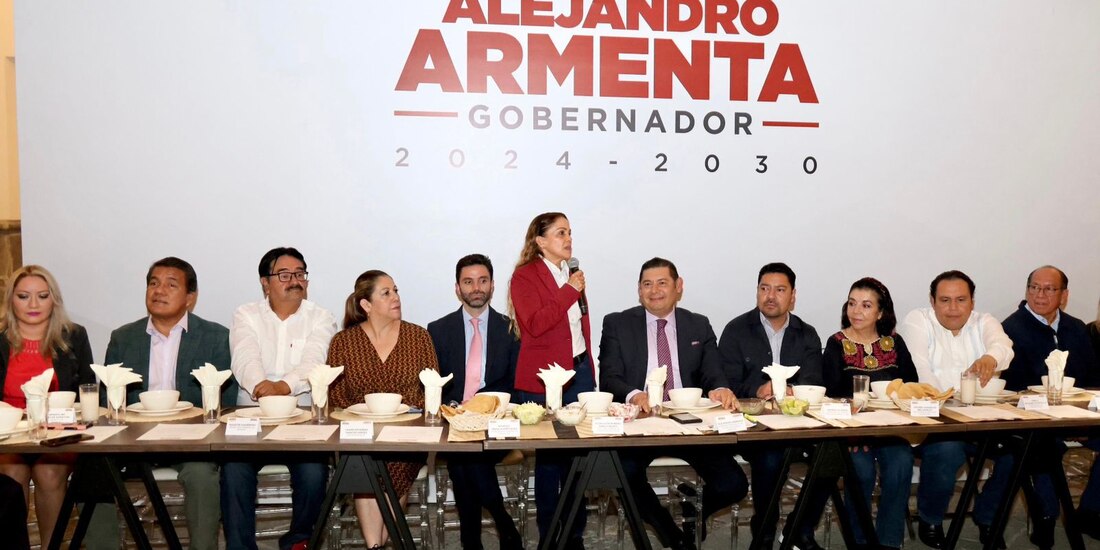 Alejandro Armenta anuncia un centro de estudios para fortalecer la capacitación de alcaldes.