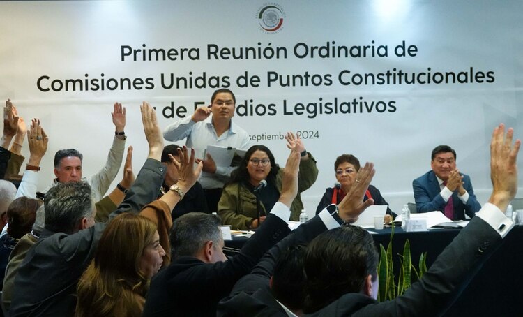 Reunión de Comisiones Unidas de Puntos Constitucionales y de Estudios Legislativos del Senado.