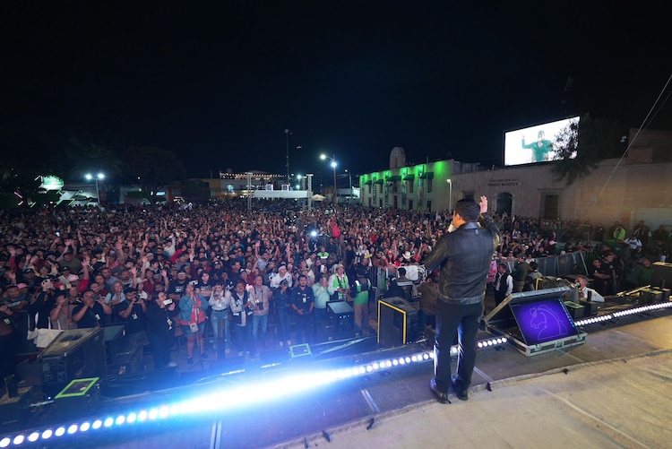 El gobernador Ricardo Gallardo Cardona ante cientos de asistentes a la Feria Nacional de la Enchilada 2026.