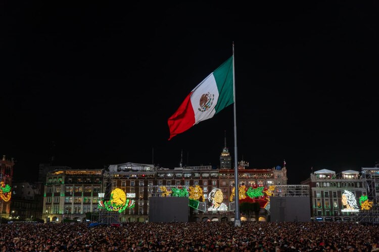 Presidenta Claudia Sheinbaum Pardo encabezó la ceremonia en conmemoración del 216 aniversario de la Independencia de México, el 15 de septiembre de 2026.